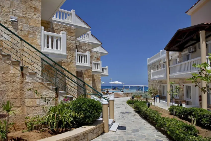 Joan Beach 4*-39