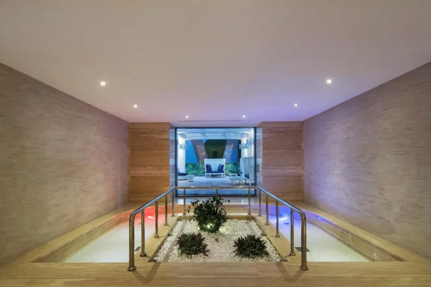 THE SENSE DELUXE HOTEL  5*-93