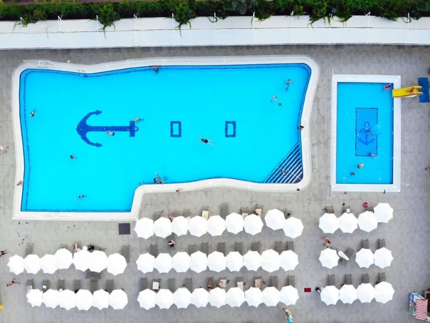SAILORS BEACH CLUB  5*-10