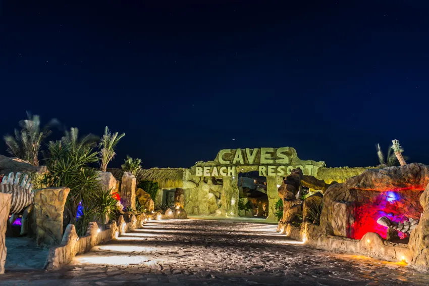 Caves Beach 5*-6