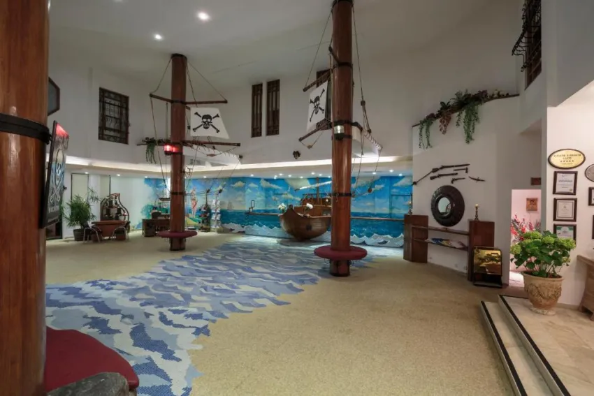 PIRATES BEACH CLUB  5*-7