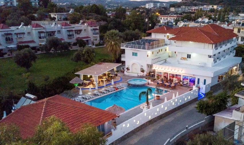 Tinas Plus Hotel 3*-18