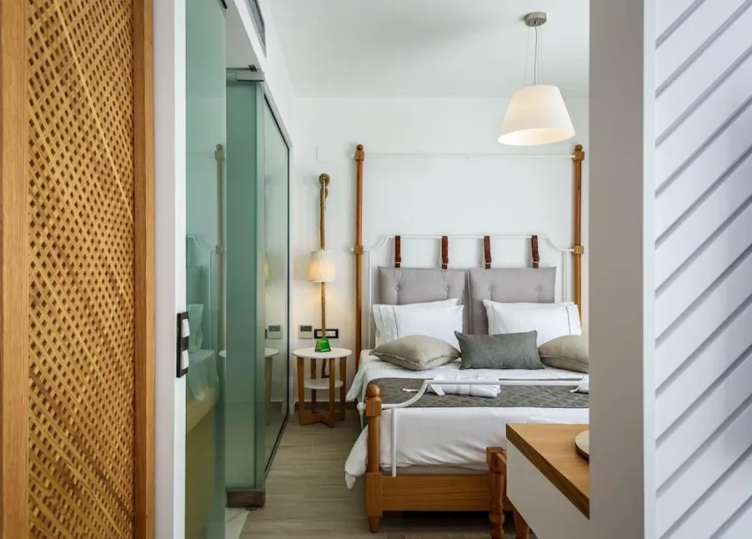 Solimar White Pearl (Adults Only 17+) 4*-12