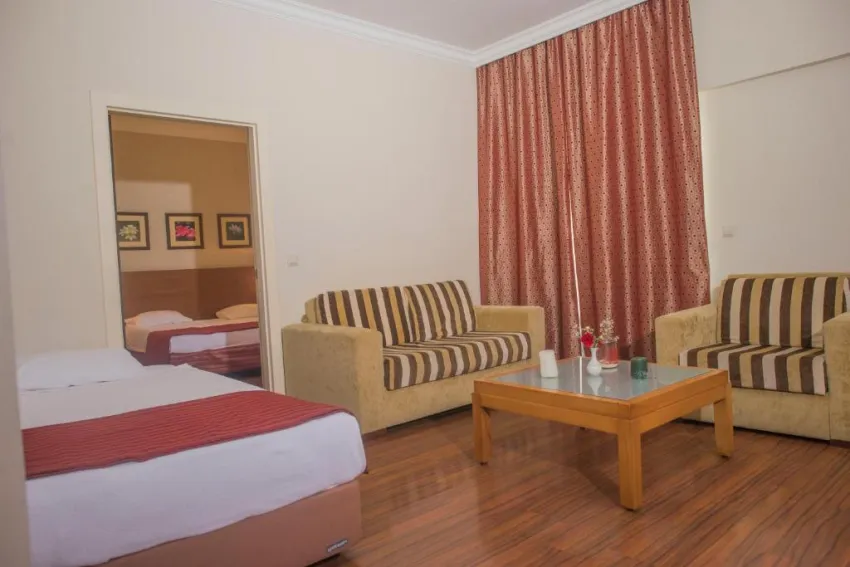 QUEENS PARK LE JARDIN HOTEL  5*-12