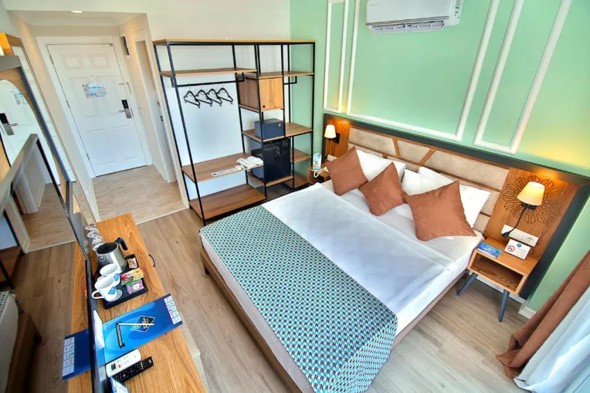 CLUB BIG BLUE SUITE HOTEL  4*-25