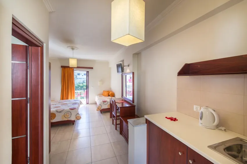 Canadian Hotel 3*-4