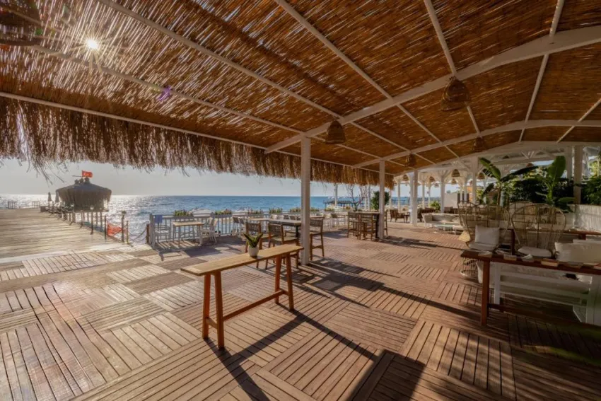 CRYSTAL FLORA BEACH RESORT  5*-54