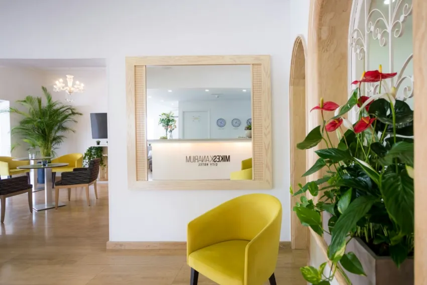 Mikes Kanarium 3*-18