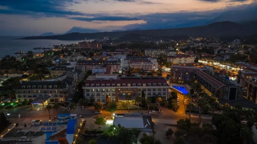 WHITE LILYUM HOTEL  4*-11