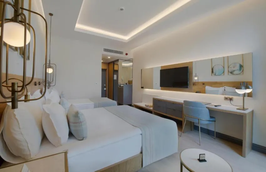 MIRAMARE BEACH HOTEL  5*-60