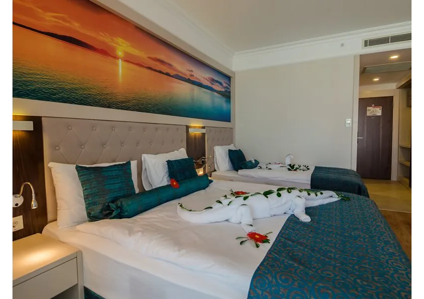 THE LUMOS DELUXE RESORT HOTEL & SPA  5*-9