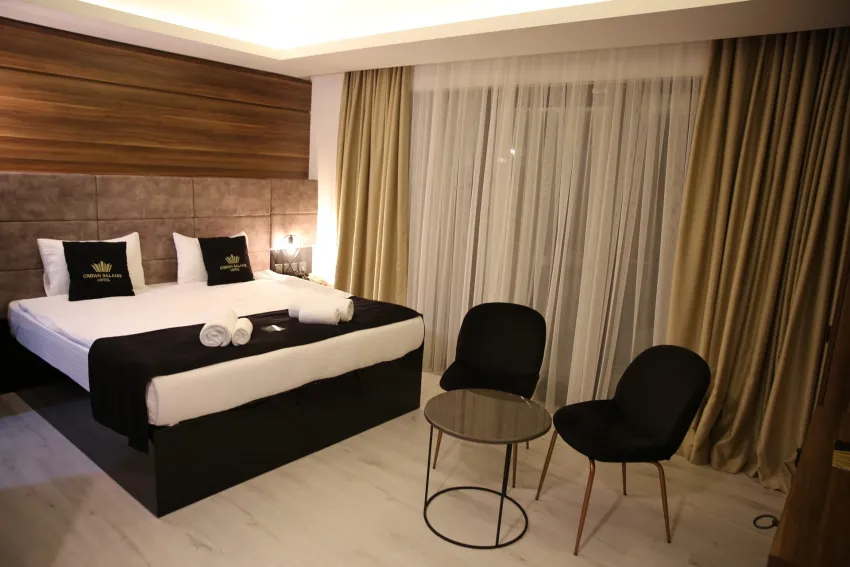 Crown Salamis Hotel 4*-5