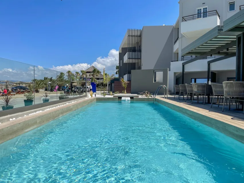 Mare Blue and Suites 4*-9
