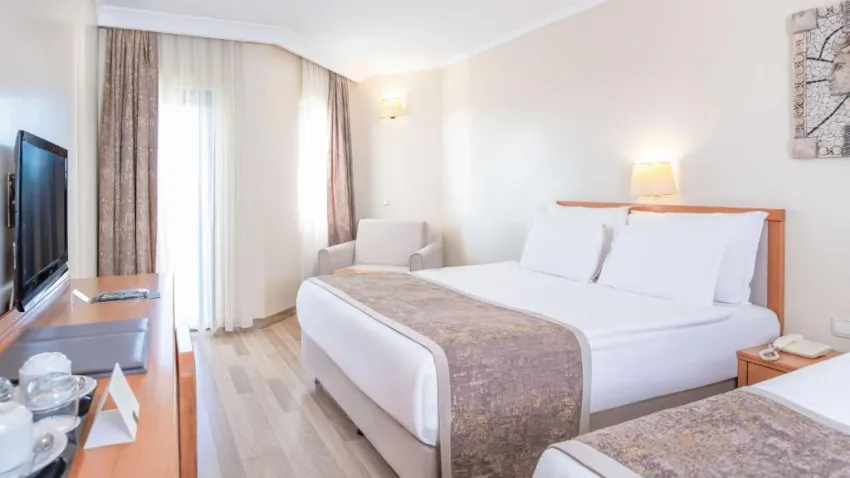 MIRAMARE QUEEN HOTEL  4*-20