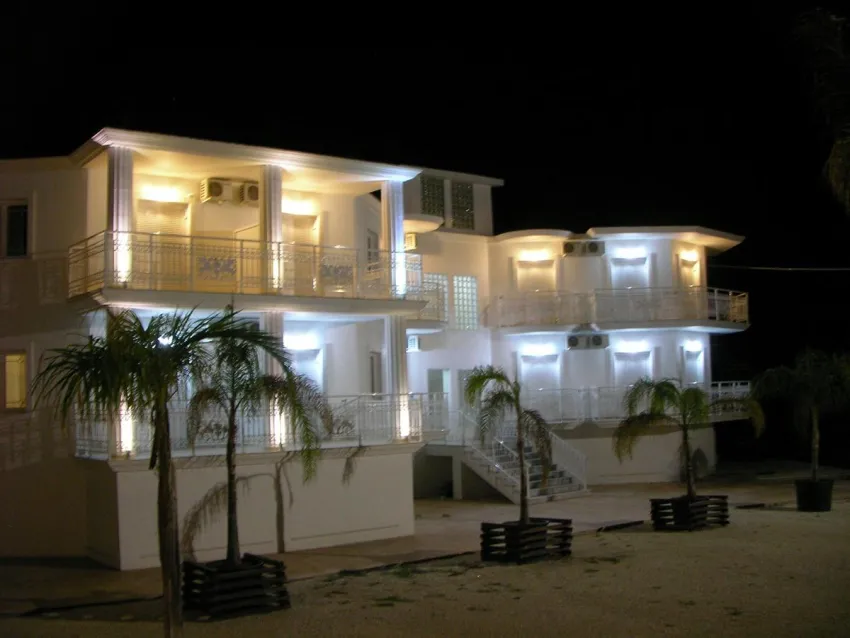 Mariana Hotel and Studios 3*-6