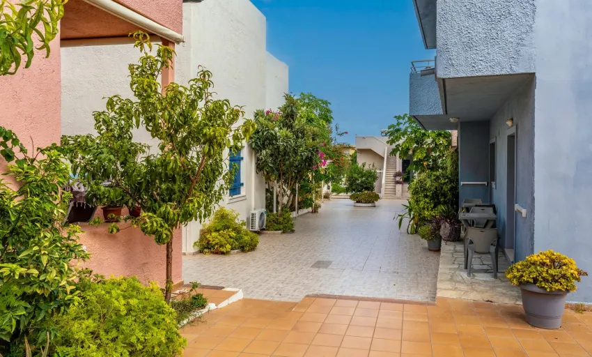 Evina Rooms and Suites 3*-9