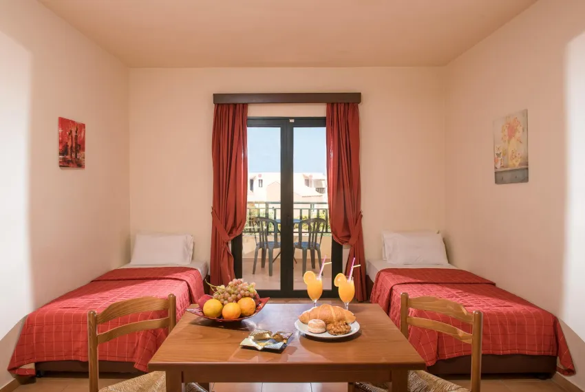 Dia Apartments 3*-5