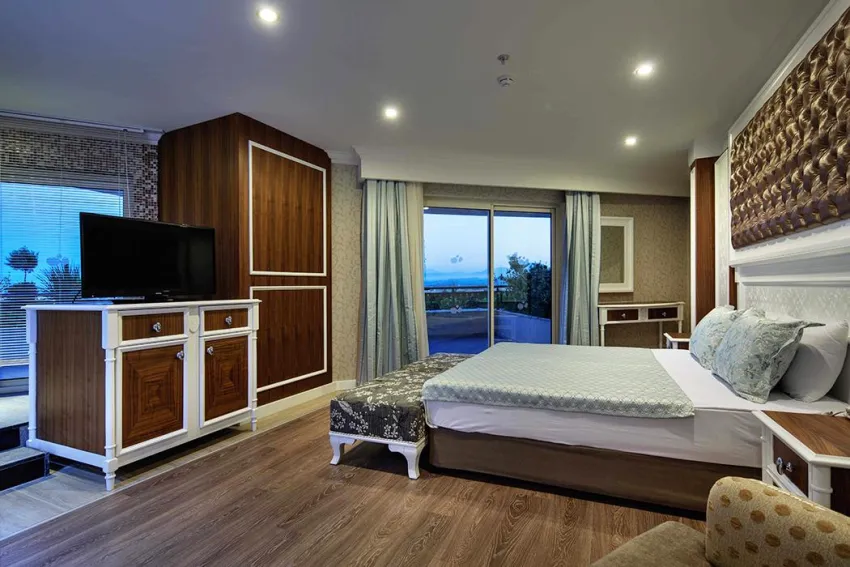 CRYSTAL SUNSET LUXURY RESORT & SPA  5*-10