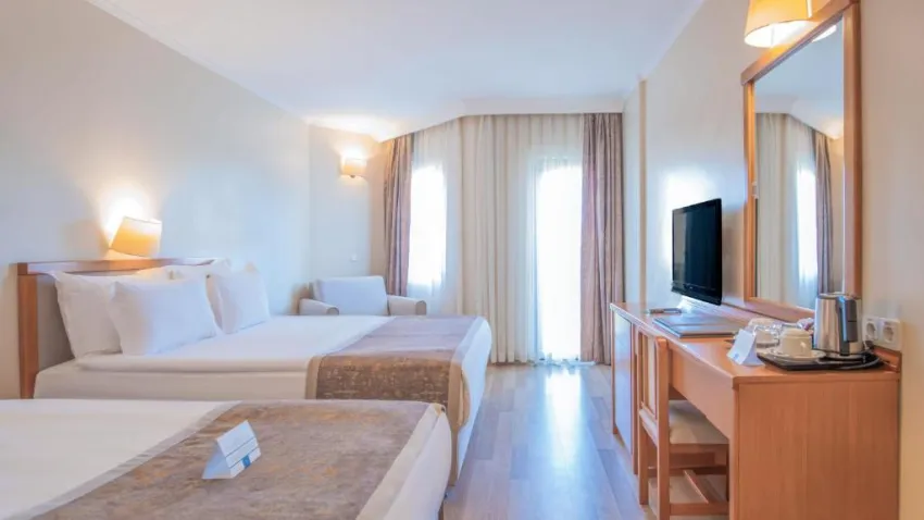 MIRAMARE QUEEN HOTEL  4*-7