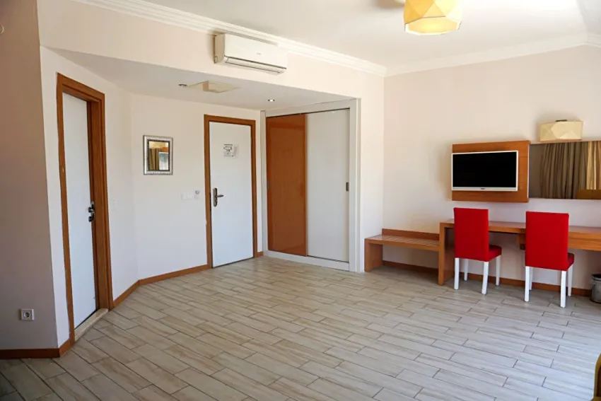 SIDE LEGEND HOTEL  3*-7