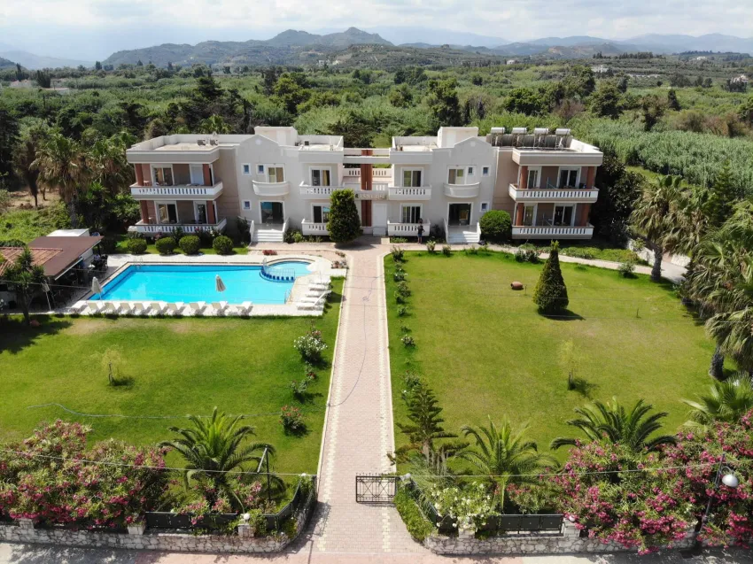 CHRISSELEN APARTMENTS 3*-10