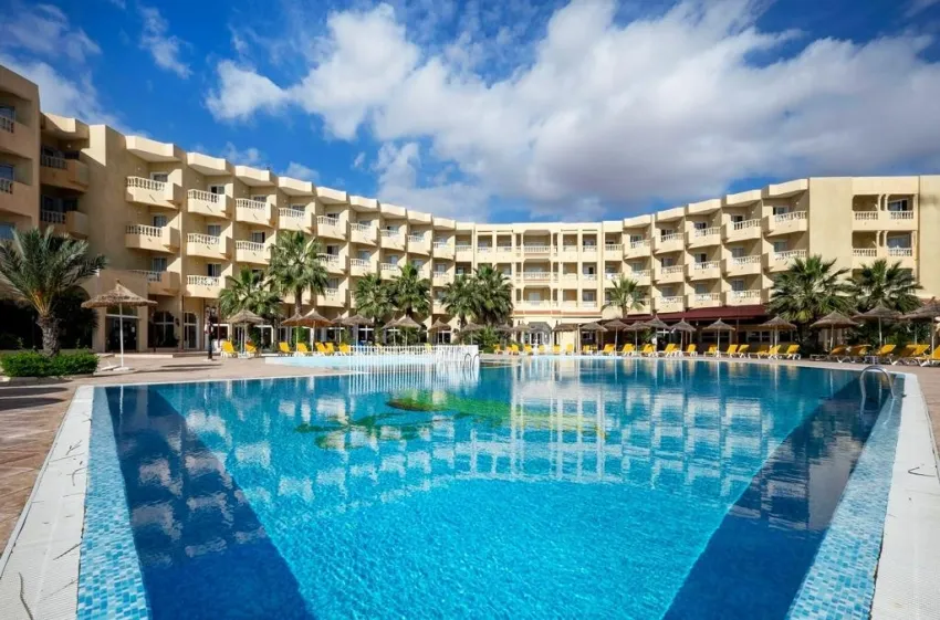 HOUDA YASMINE HAMMAMET  4*-2