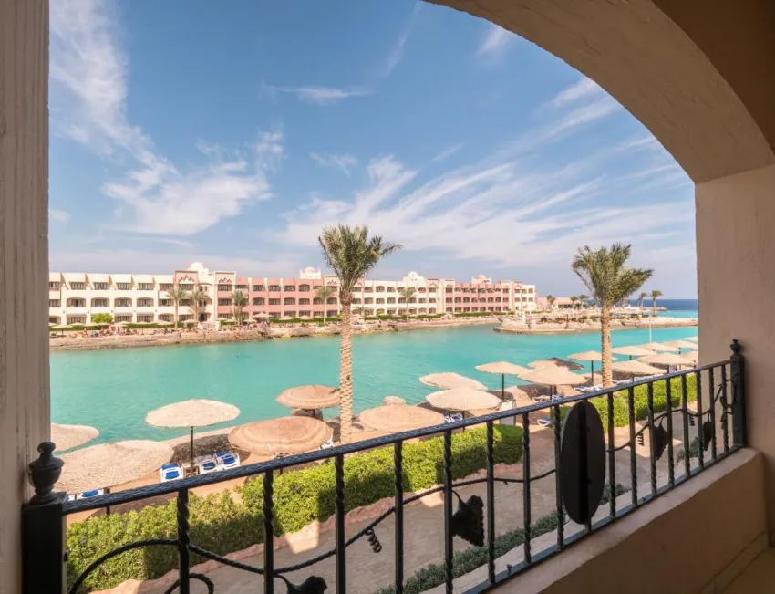 SUNNY DAYS EL PALACIO RESORT & SPA  4*-38
