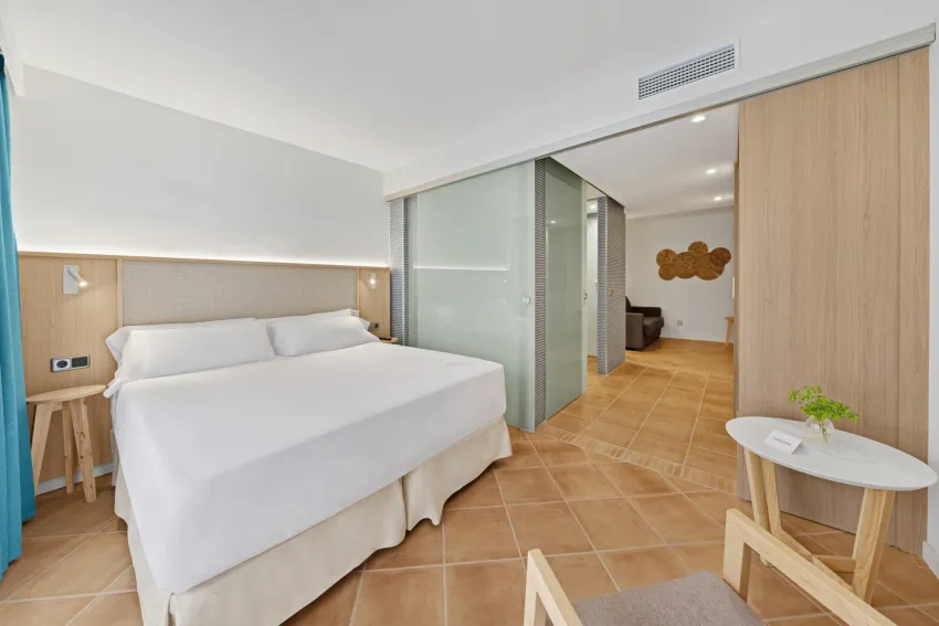 Occidental Cala Viñas 4*-10