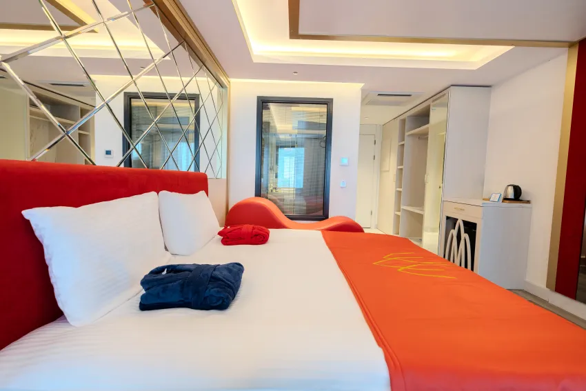 Granada Luxury Red (Adults Only 16+) 5*-30