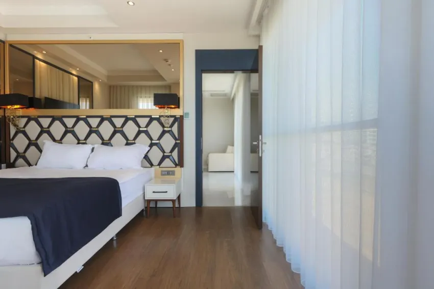 SERENITY QUEEN HOTEL  5*-12