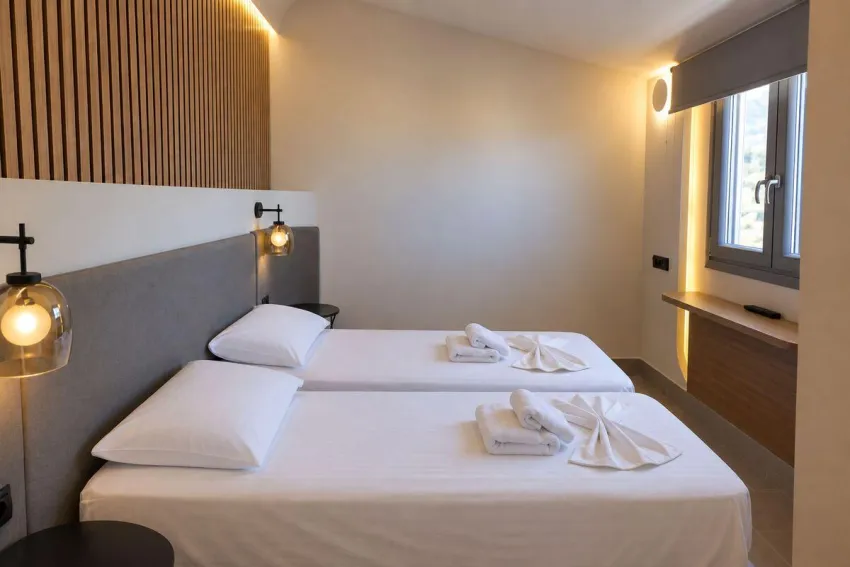Neon Hotel 2*-24