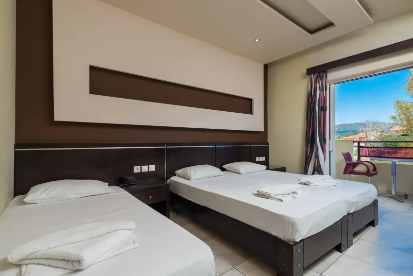 Canadian Hotel 3*-72