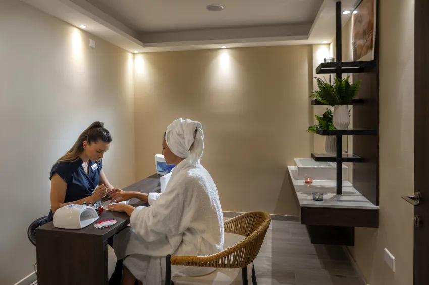 Leonardo Crystal Cove Hotel and Spa by the sea 4*-17