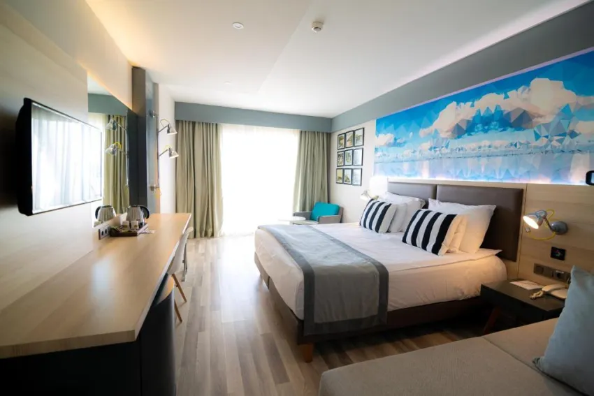 SUNPRIME C LOUNGE (ADULTS ONLY 16+)  5*-6