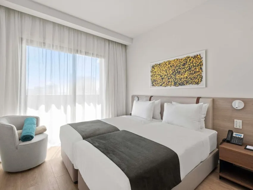 Mercure Larnaca City 3*-5