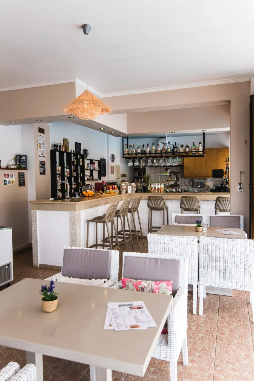 Newcastle Studios 3*-12