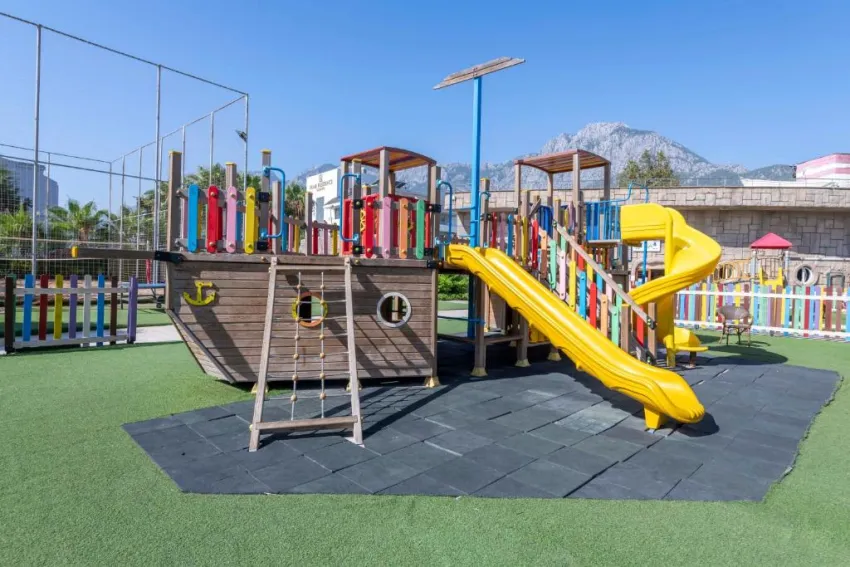 TRANSATLANTIK HOTEL & SPA  5*-17