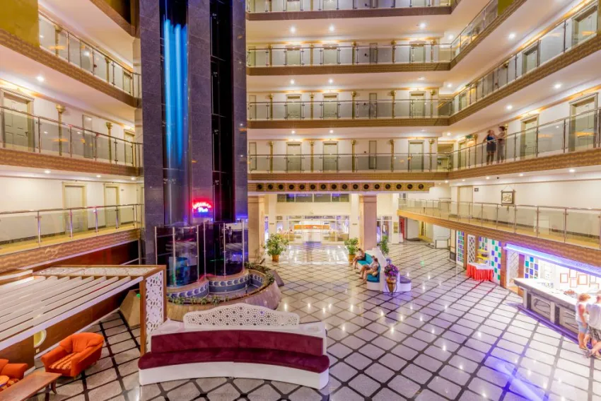 HOLIDAY PARK RESORT HOTEL  5*-4