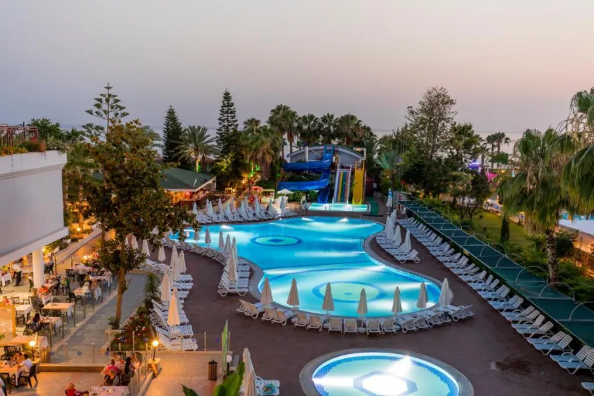 HOLIDAY PARK RESORT HOTEL  5*-6