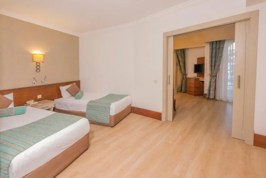 Side Crown Palace 5*-23