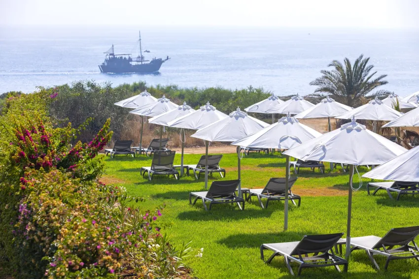 Leonardo Crystal Cove Hotel and Spa by the sea 4*-10