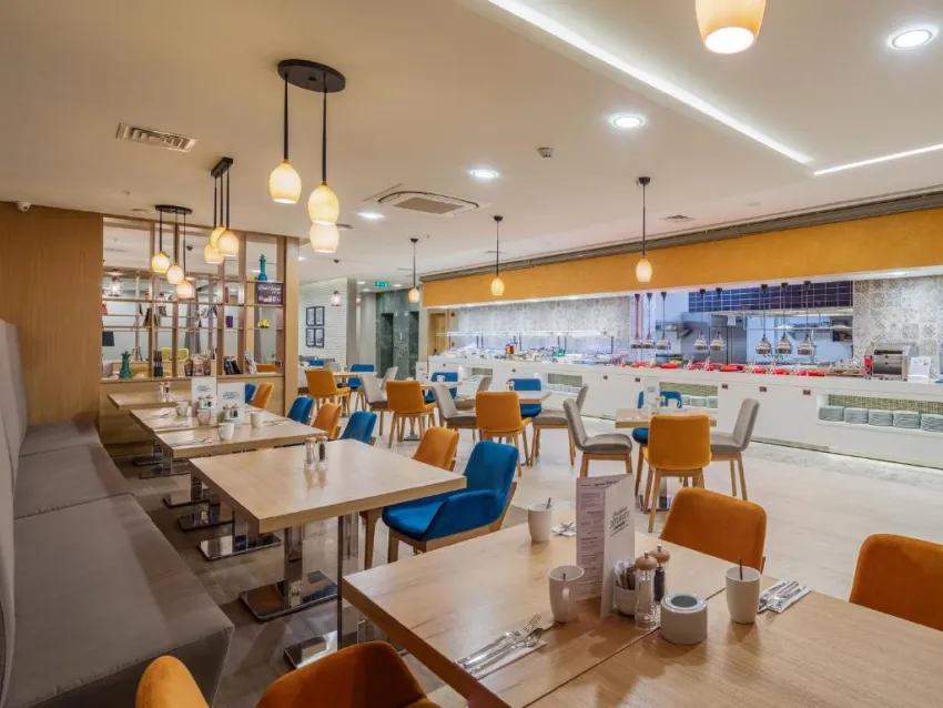 HOLIDAY INN ANTALYA LARA  5*-11