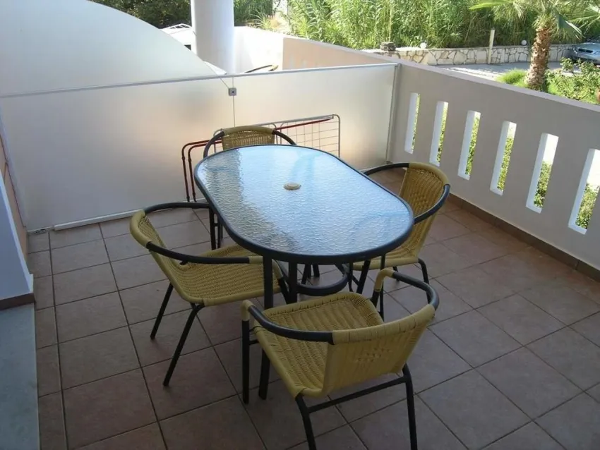 Chrisselen Apartments 3*-8