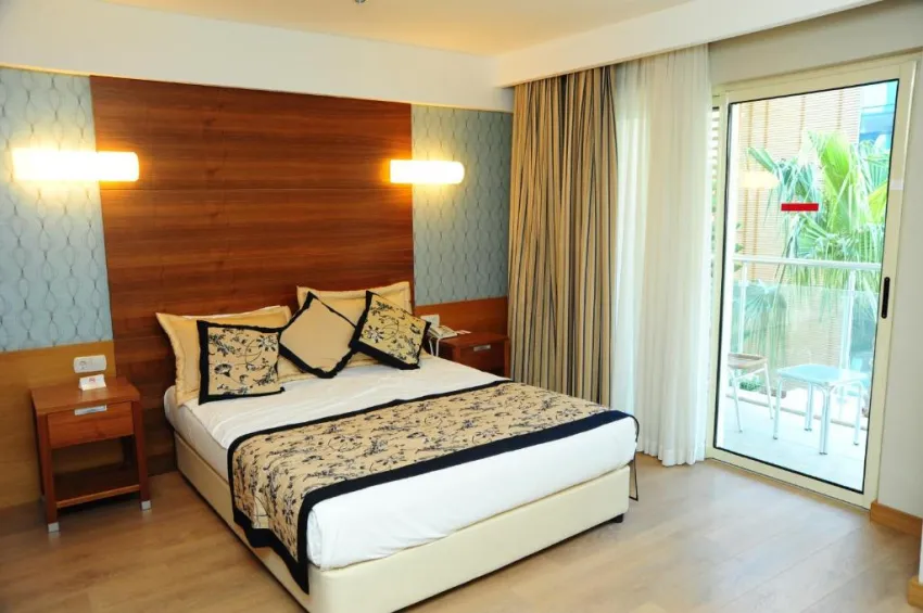 TRENDY SIDE BEACH (ADULTS ONLY 16+)  4*-19