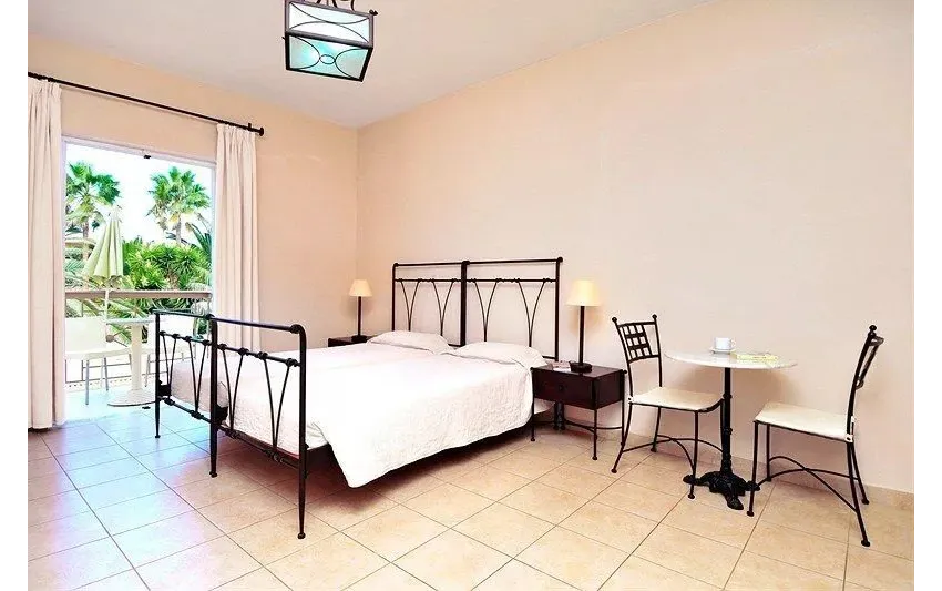 Lambrinos Suites 2*-13