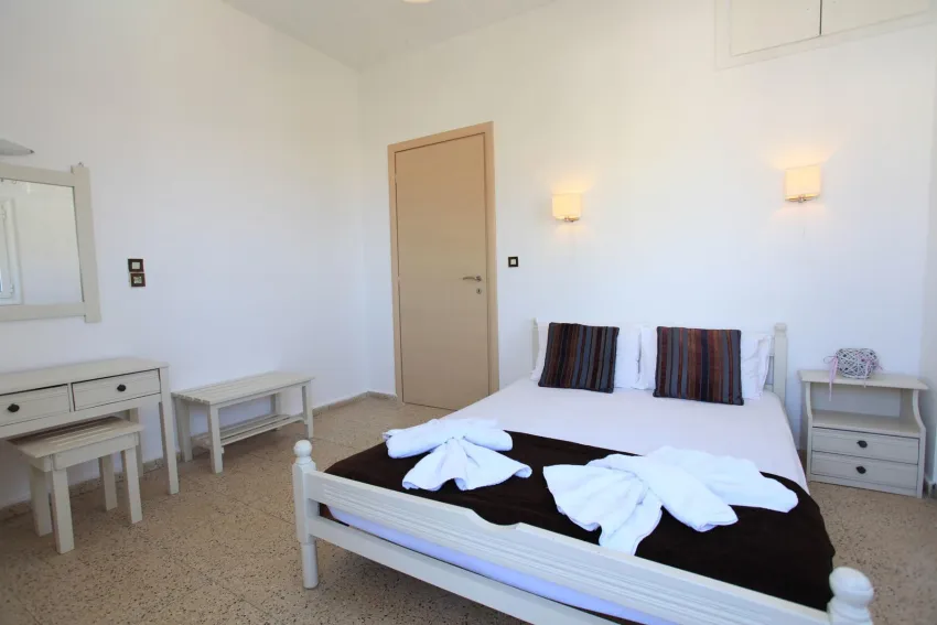 Iraklis Apts 3*-9