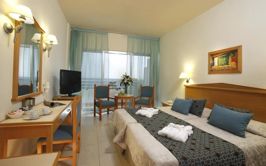 Leonardo Cypria Bay 4*-9