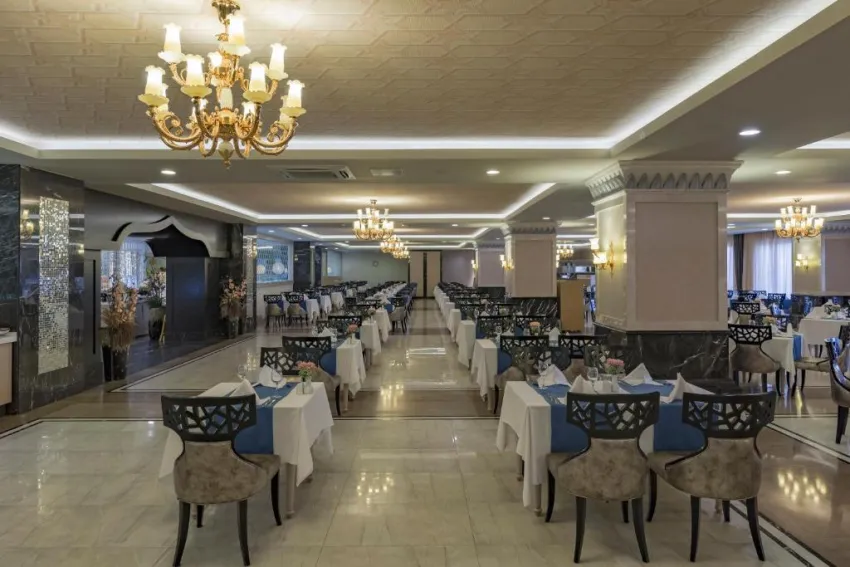 Royal Alhambra Palace 5*-30