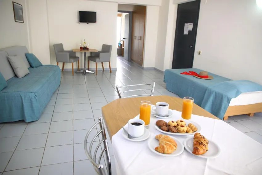 Acropolis Apartments 3*-8