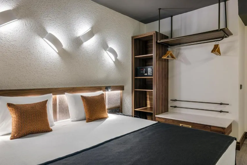 KAIA CORACESIUM  4*-61